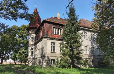 Inmuebles con carácter, Preciosa casa señorial neobarroca en Karczewo