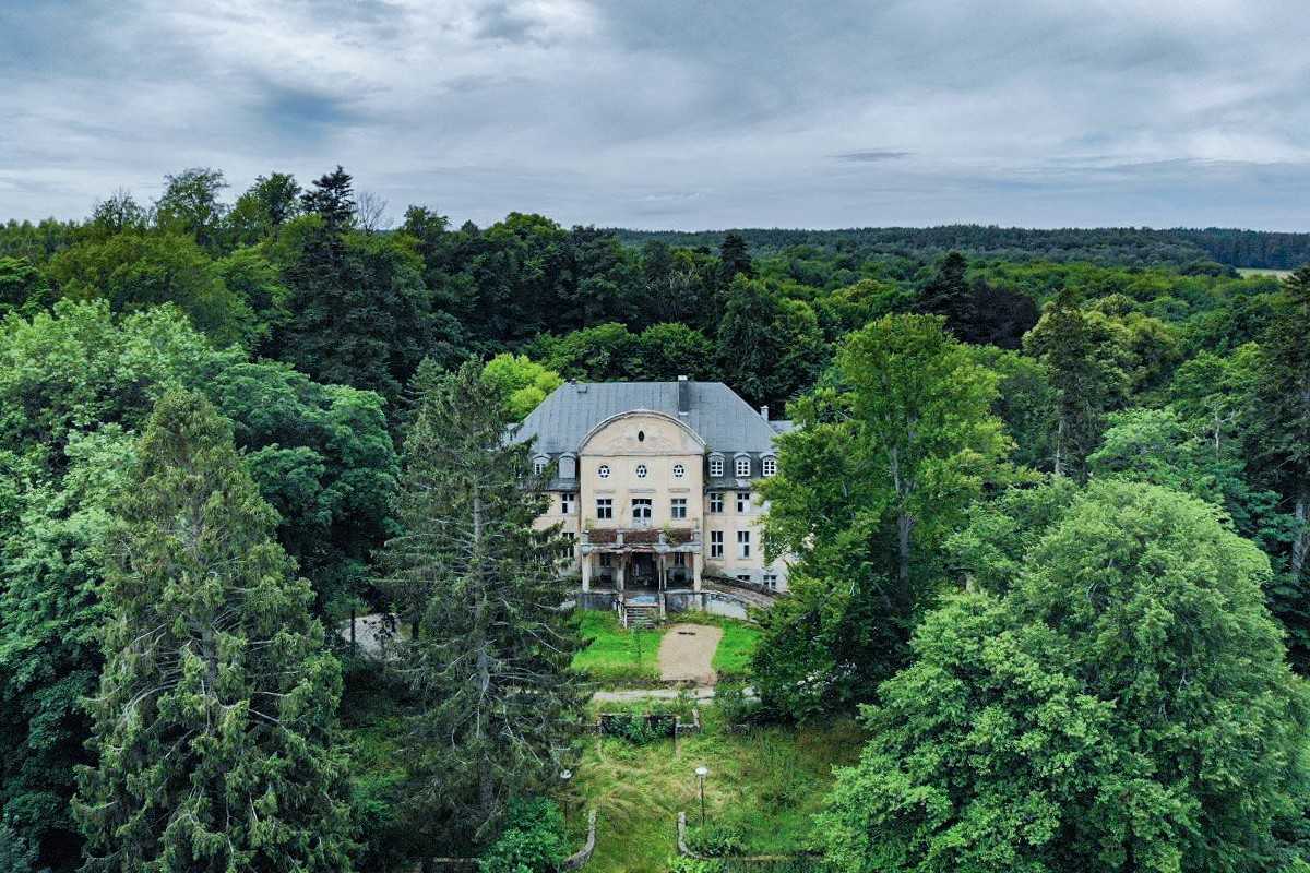 Fotos Castle in Pomerania with beautiful garden plot