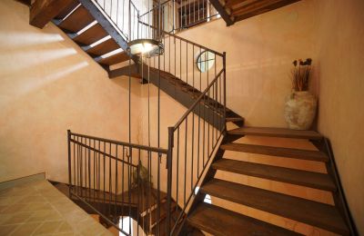 Casa de campo en venta Lerchi, Umbría:  Escalera