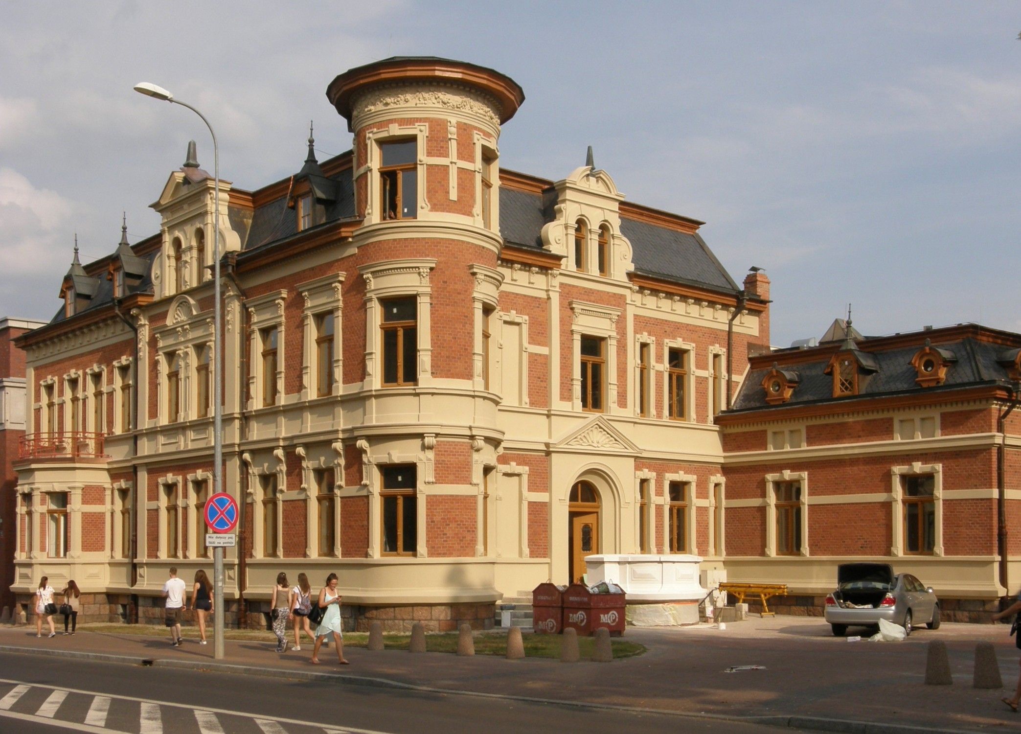 Fotos Se vende palacio urbano en Polonia - Fuera de mercado