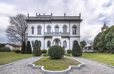 Villa histórica en venta 28040 Lesa, Piamonte:  Vista posterior
