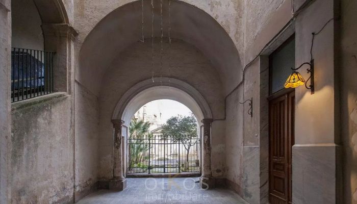 Palacio en venta Manduria, Apulia,  Italia