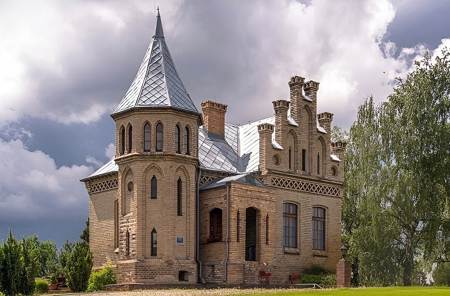 Fotos En venta el palacio más pequeño de Polonia