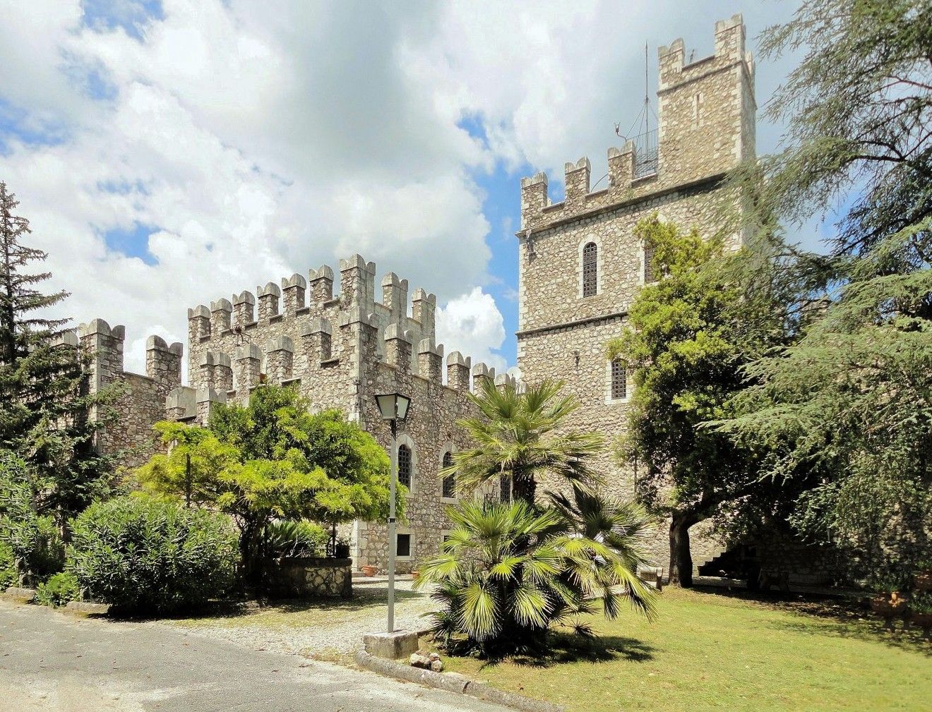 fotos Castillo de ensueño en Umbría - lugar aislado en el bosque