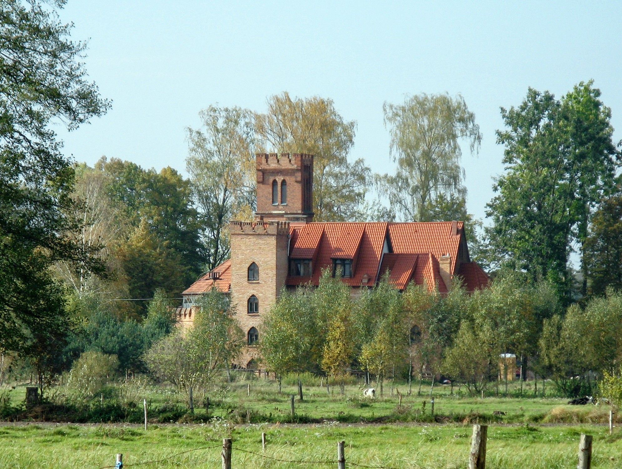 Fotos Conjunto histórico con iglesia neogótica en Masovia