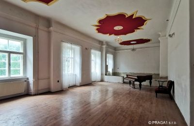 Palacio en venta Opava, Moravskoslezský kraj:  Sala de baile