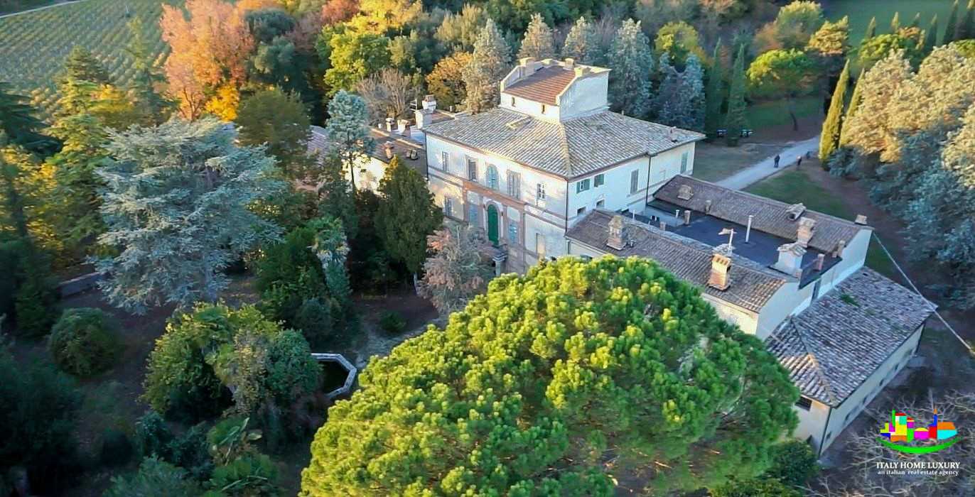 fotos Hermosa villa en el campo con parque en Marsciano