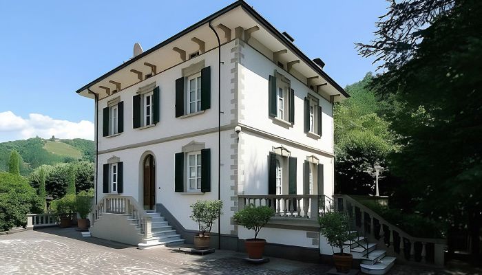 Villa toscana en Bagni di Lucca con casa solariega, granja y parque