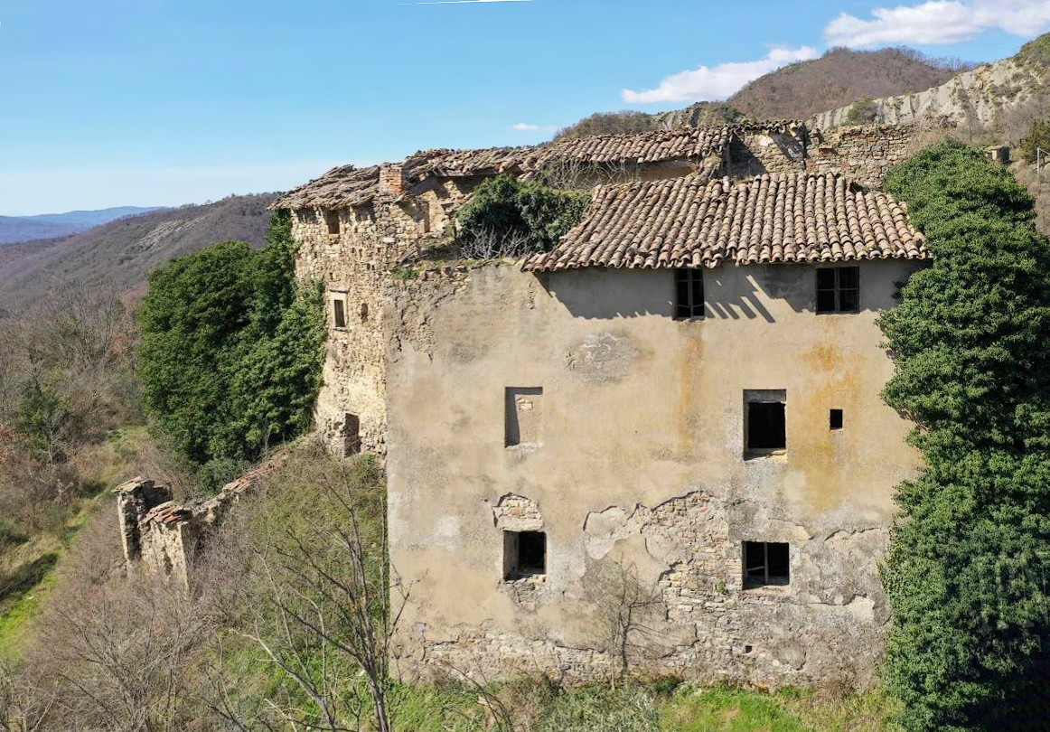 fotos Parte de una antigua fortaleza en el norte de Umbría