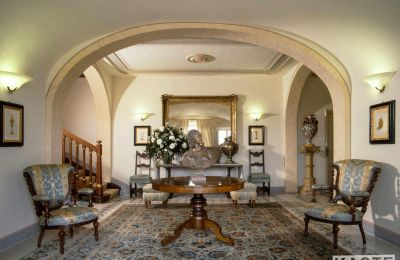 Villa histórica en venta Lari, Toscana:  Hall de entrada
