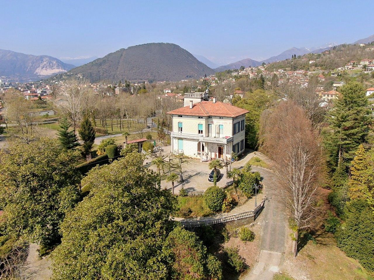 Fotos Villa histórica de lujo en Verbania con vistas al lago