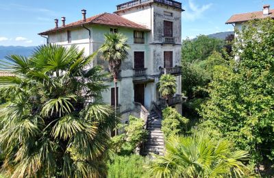 Inmuebles con carácter, Villa Art Nouveau en Verbania Antoliva con vistas al lago y jardín