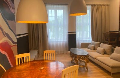 Apartamento en edificio histórico en venta Lubiechowo, Pałac w Lubiechowie, Voivodato de Pomerania Occidental, Widok na salon 