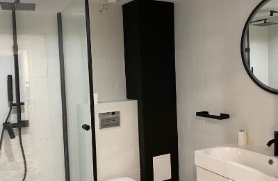 Apartamento en edificio histórico en venta Lubiechowo, Pałac w Lubiechowie, Voivodato de Pomerania Occidental, Łazienka 