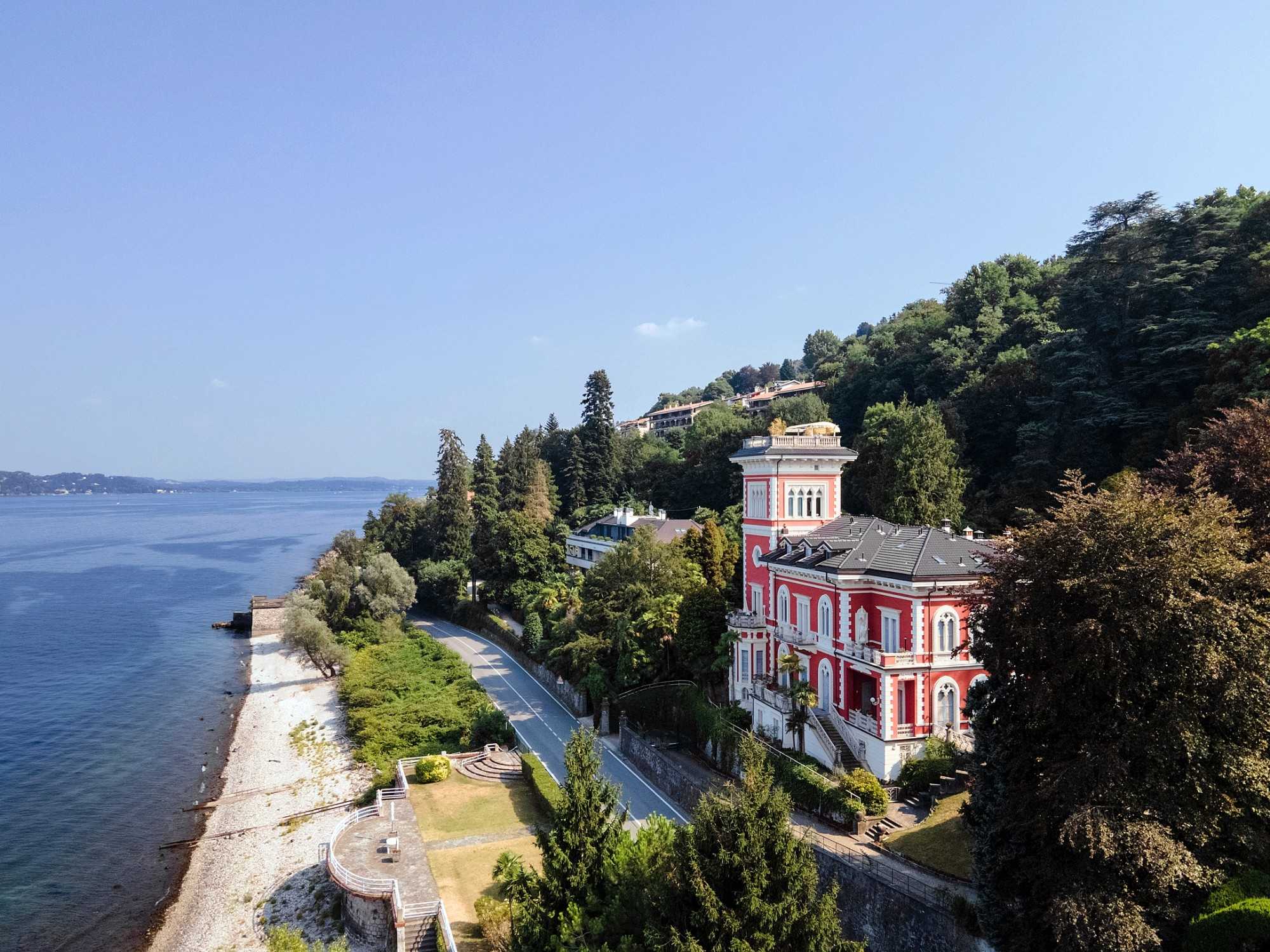 Fotos Stresa: Piso en condominio en una villa con playa privada