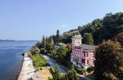 Inmuebles con carácter, Stresa: Piso en condominio en una villa con playa privada