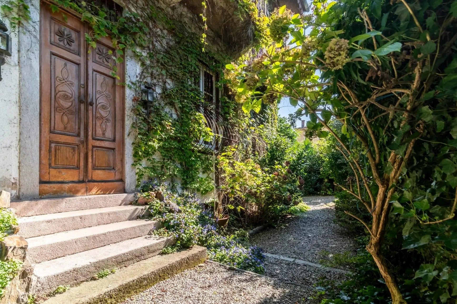 Fotos Villa burguesa con jardín en posición central de Verbania
