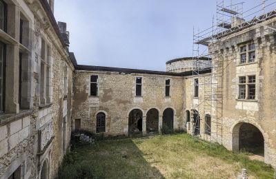 Castillo en venta Périgueux, Nueva Aquitania:  Patio