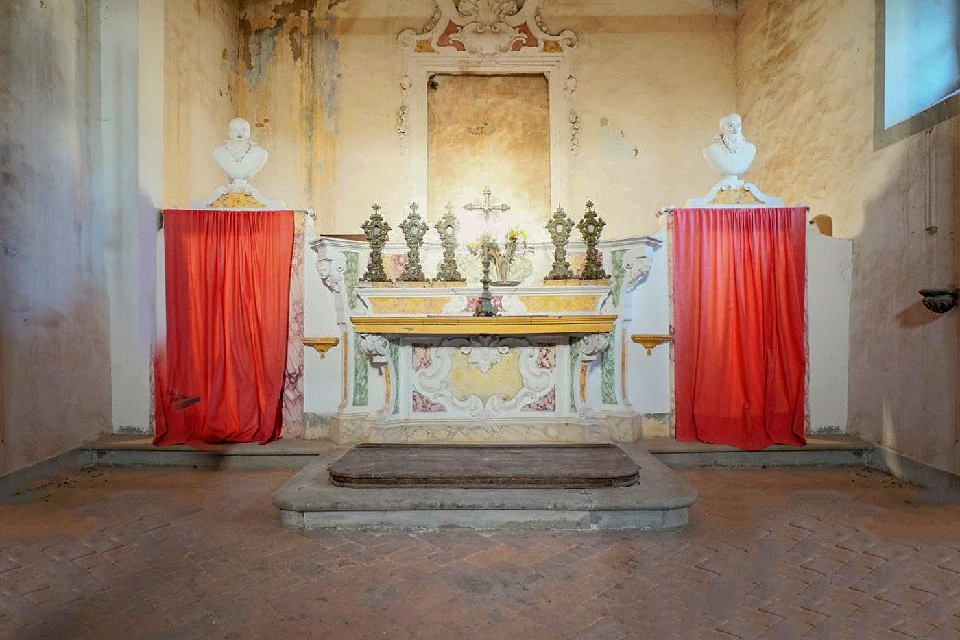 fotos Fina Villa en Castiglion Fiorentino con capilla, dependencias y olivar