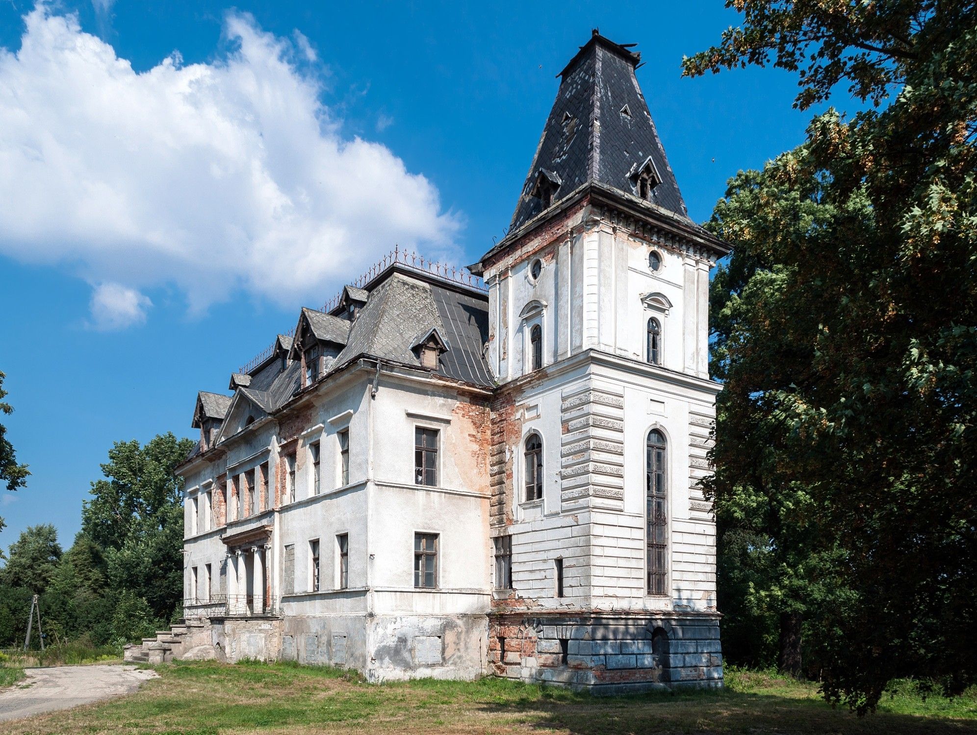 Fotos Finca histórica con palacio y dependencias en Budziwojów, cerca de la frontera alemana
