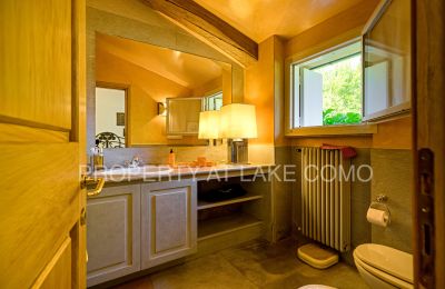 Villa histórica en venta Griante, Lombardía:  Bathroom