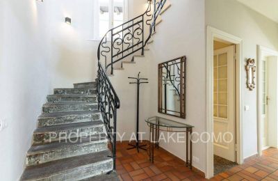 Villa histórica en venta Cernobbio, Lombardía:  Escalera