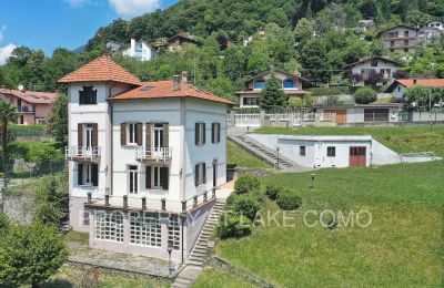 Villa histórica en venta Dizzasco, Lombardía:  Vista lateral