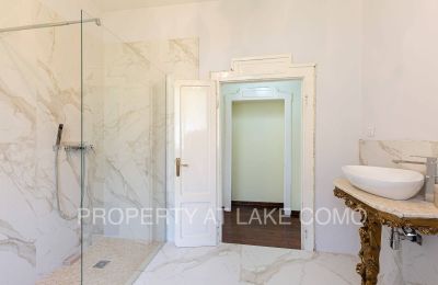 Villa histórica en venta Dizzasco, Lombardía:  Cuarto de baño