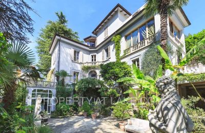 Villa histórica en venta Dizzasco, Lombardía, Vista exterior