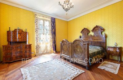 Villa histórica en venta Dizzasco, Lombardía:  Dormitorio