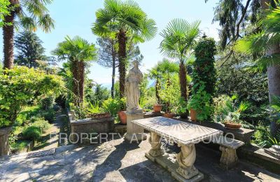 Villa histórica en venta Dizzasco, Lombardía:  Jardín