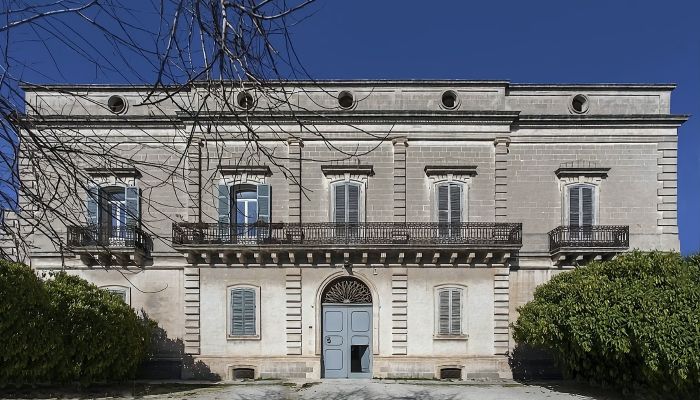 Palacio urbano en venta Manduria, Apulia,  Italia