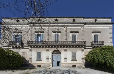Palacio urbano en venta Manduria, Apulia, Vista frontal