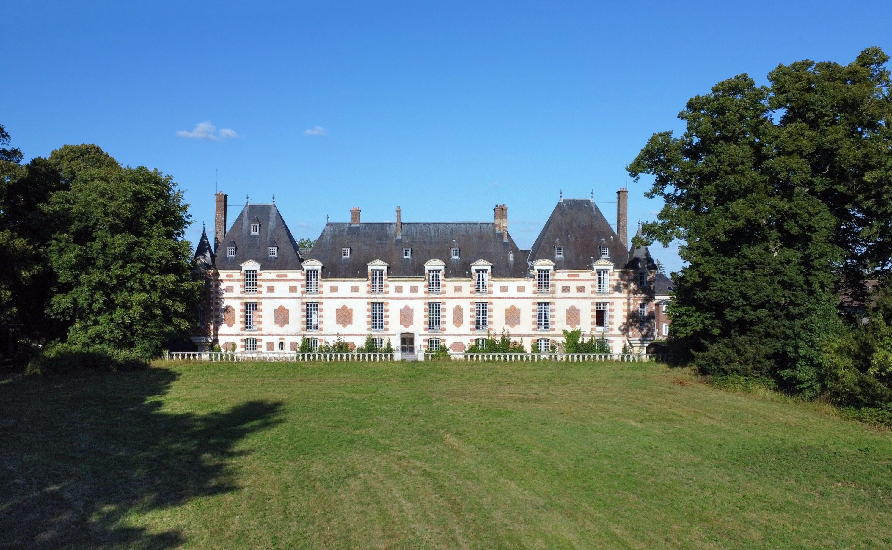 Fotos Château Louis XIII: castillo en Normandía, cerca de París