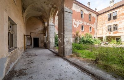 Palacio en venta Kounice, Zámek Kounice, Středočeský kraj, Patio