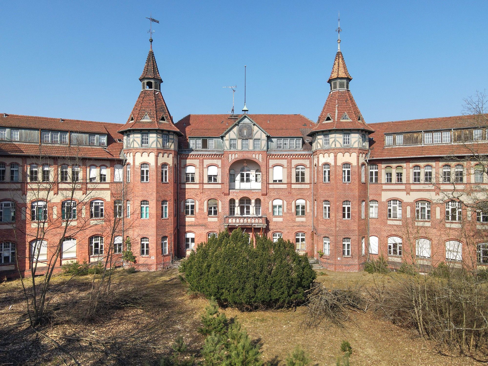 Fotos Propiedad única en los bosques de Brandeburgo - 12.000 m² de superficie habitable, 16,4 hectáreas de terreno