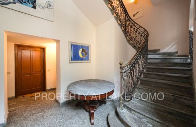 Apartamento en edificio histórico en venta Torno, Lombardía, Pasillo