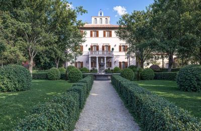 Inmuebles históricos, Villa encantada en la Toscana con 24 hectáreas de terreno