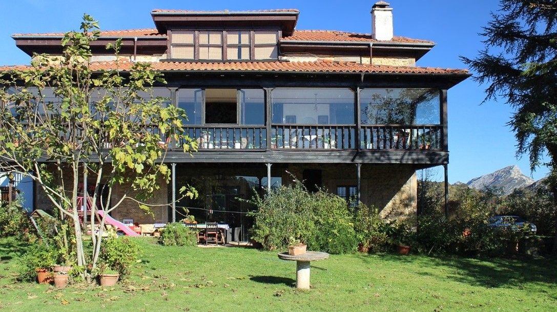 Fotos Casona en Parres con un magnífico panorama montañoso