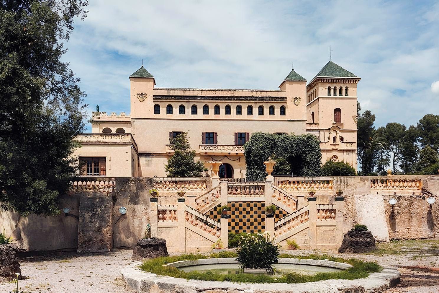 Fotos Finca Histórica con Palacio y Producción de Vino al Sur de Barcelona