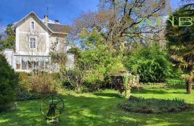 Mansión histórica en venta Bussac-sur-Charente, Nueva Aquitania, Vista posterior