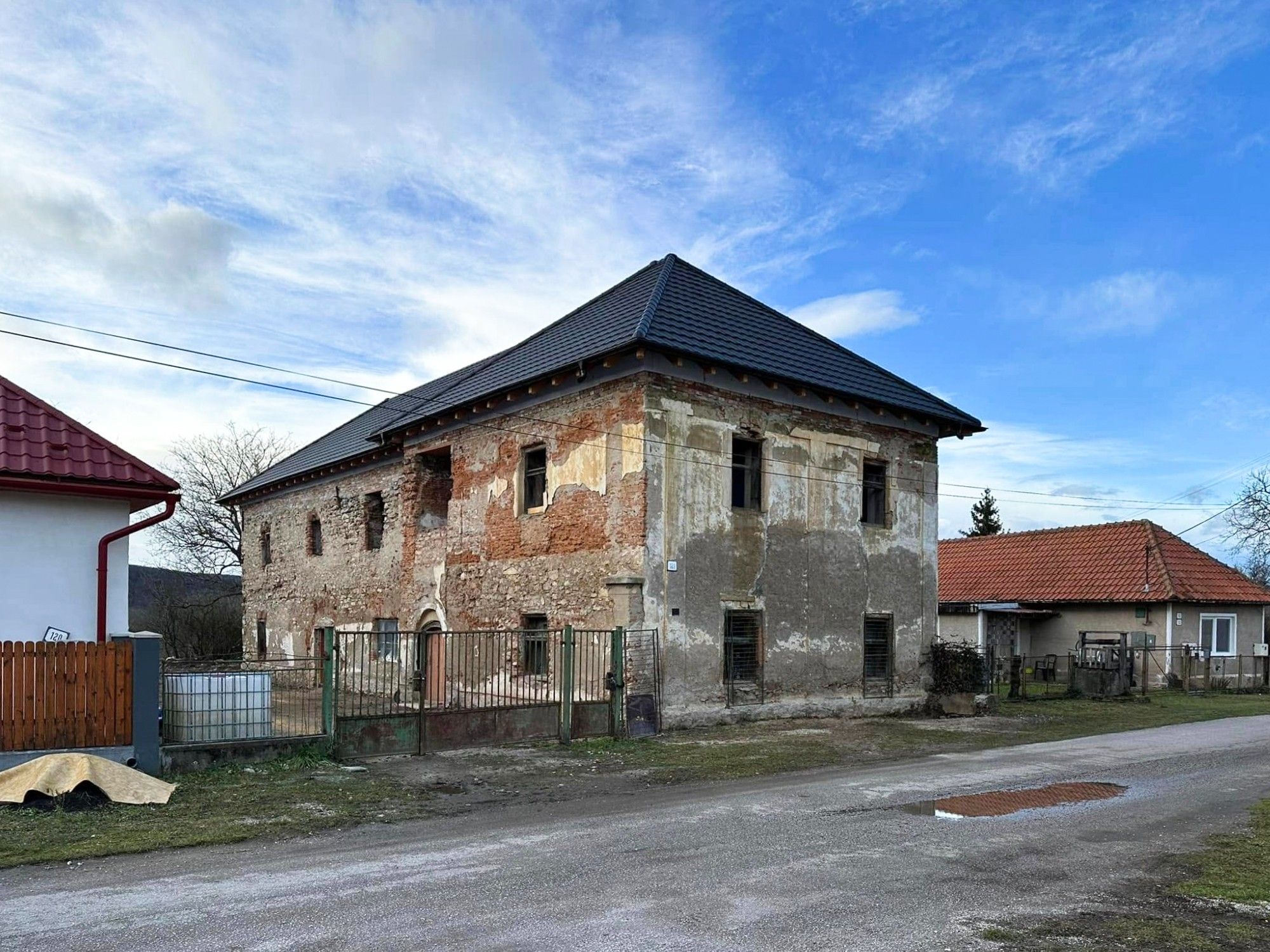 Fotos Casa señorial que necesita renovación en el oeste de Eslovaquia