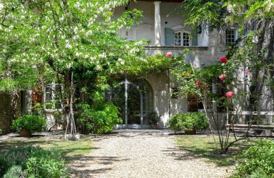 Inmuebles históricos, Propiedad en Provenza con jardín y bodega histórica