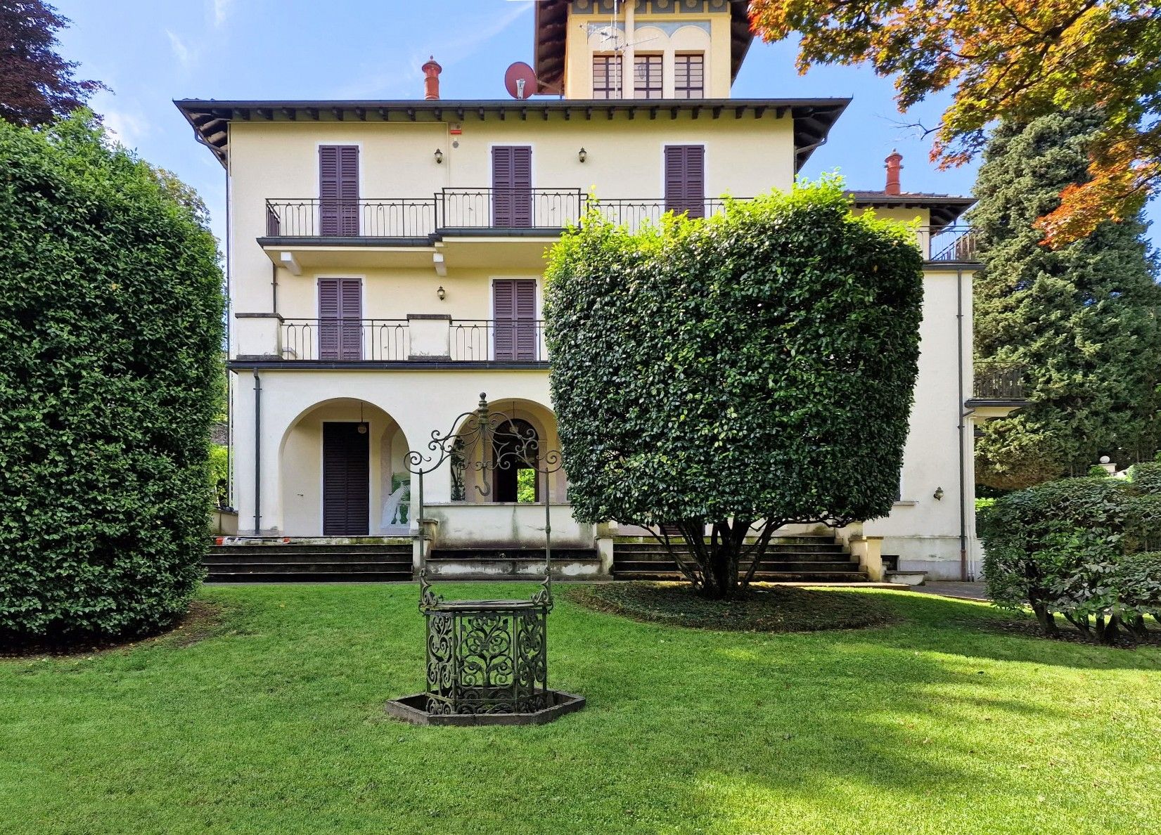 Fotos Villa con torre panorámica, vistas al lago y jardín en el balneario de Stresa