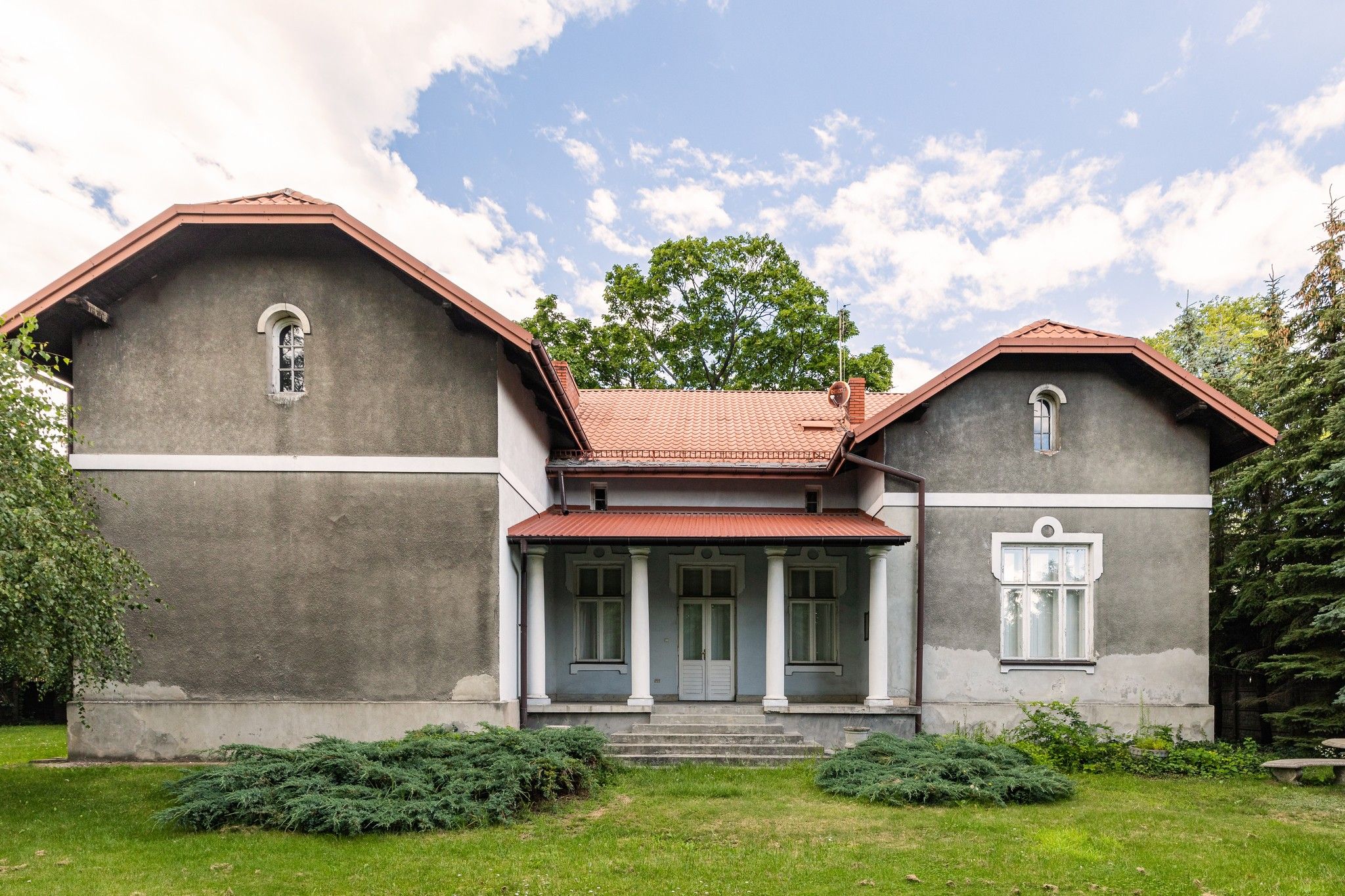 Fotos Villa histórica cerca de Varsovia con 430 m² de superficie habitable y amplio jardín