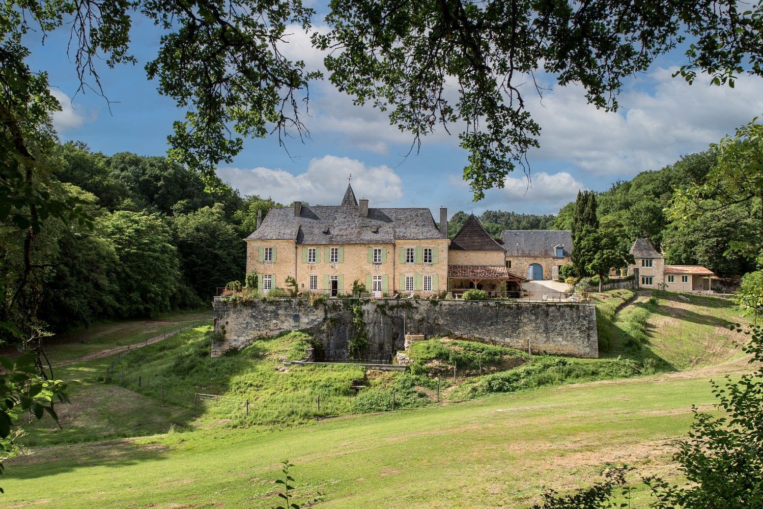 Fotos Castillo histórico en el valle del Vézère con finca y casas de vacaciones
