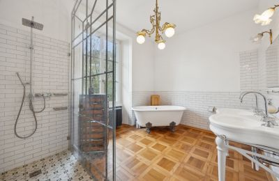 Mansión histórica en venta Biel/Bienne, Alpenstrasse 95, Berna, Badezimmer mit freistehender Badewanne und begehbarer Dusche