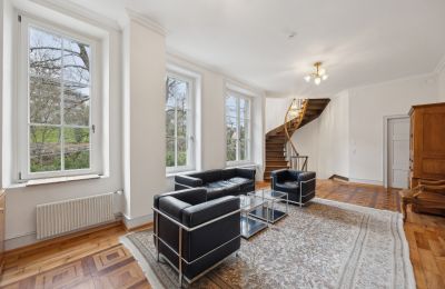 Mansión histórica en venta Biel/Bienne, Alpenstrasse 95, Berna, Vorraum mit kunstvoll verlegtem Tafelparkett