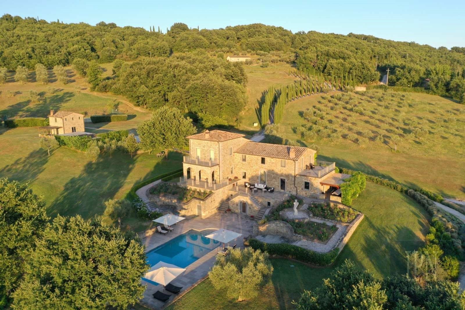 Fotos Finca panorámica en Umbría con villa, casas de invitados y olivar