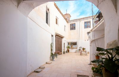 Palacio urbano en venta Chinchilla de Monte-Aragón, Calle Doctor Daudén  2, Castilla-La Mancha, cars entrance, garage and patio